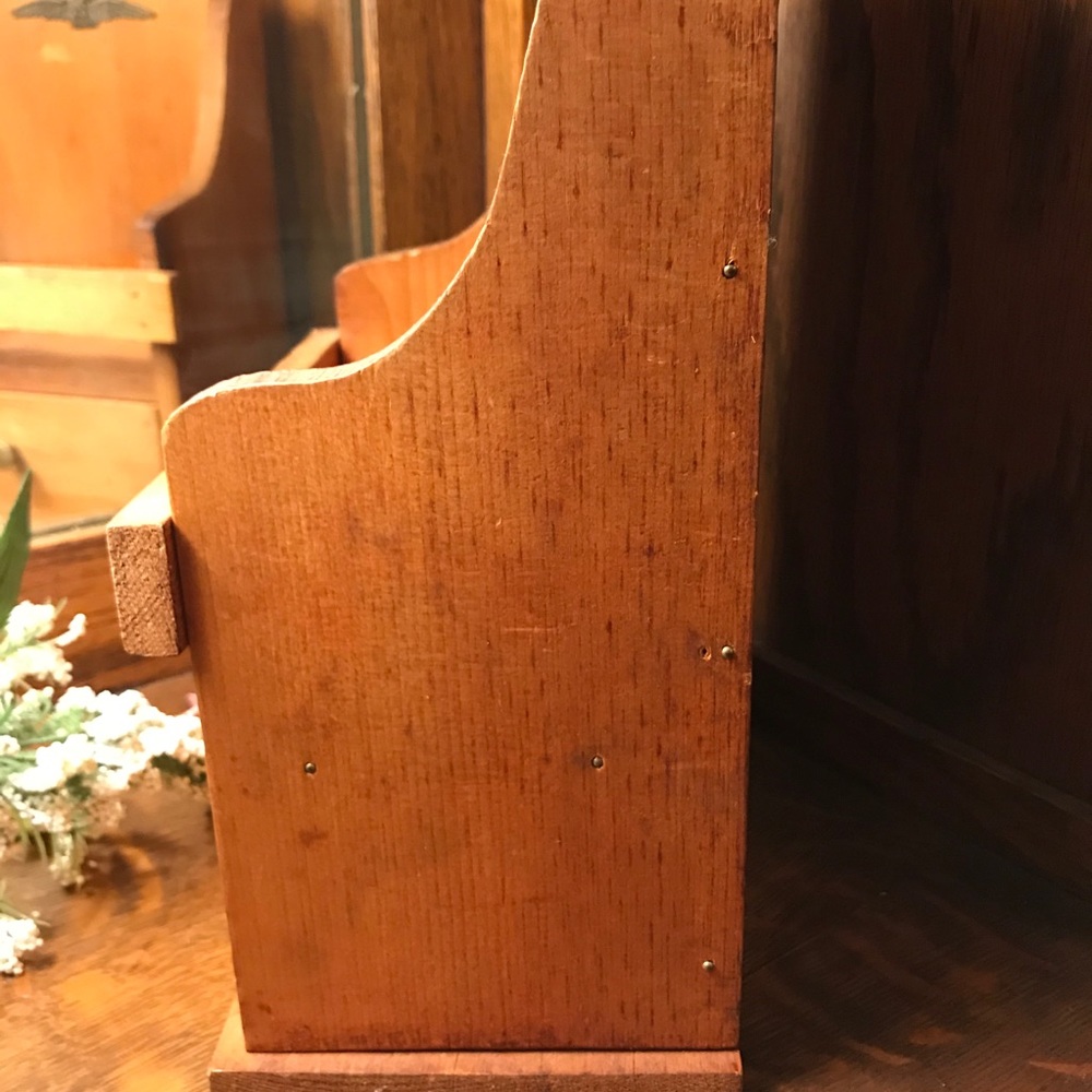 Vintage 1970’s Colonial Small Pine Shelf with Drawer - Picture 5 of 13